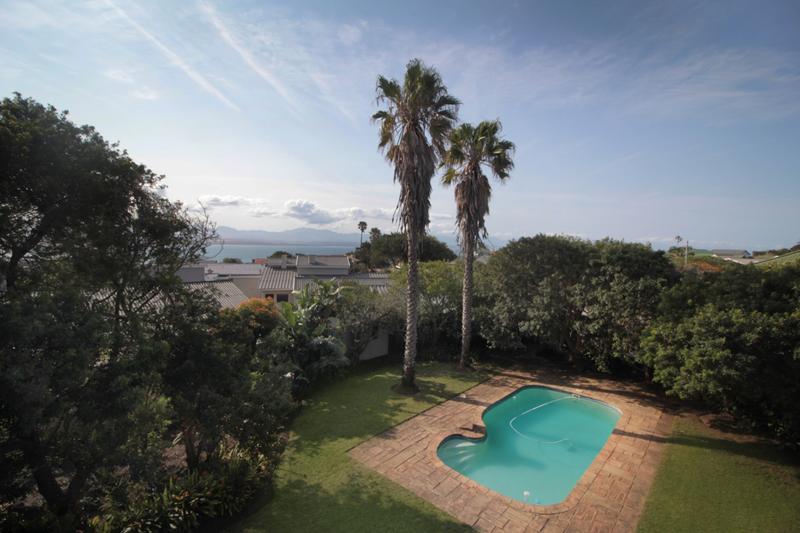 5 Bedroom Property for Sale in Linkside Western Cape